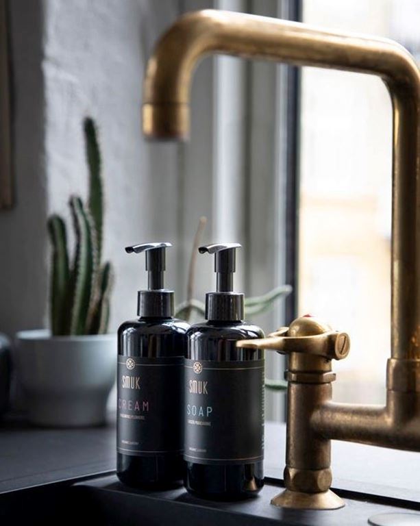 2 pumpeflasker med økologisk håndsæbe og håndcreme fra SMUK skincare
