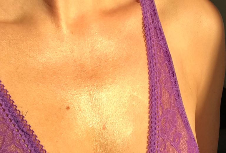 Kvindekiste med SMUK skincares økologisk balm Golden Moments