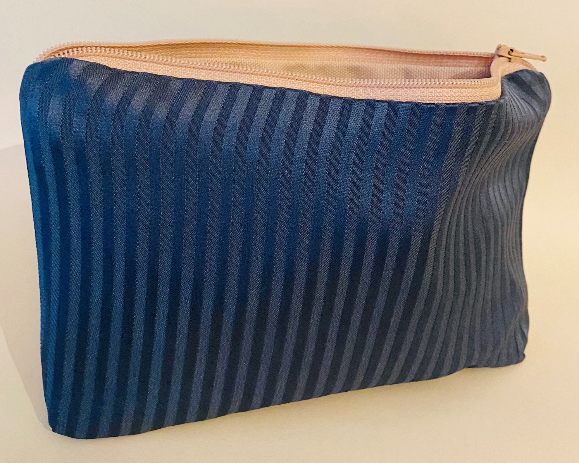 Blåstripet beauty make up bag lavet af silke