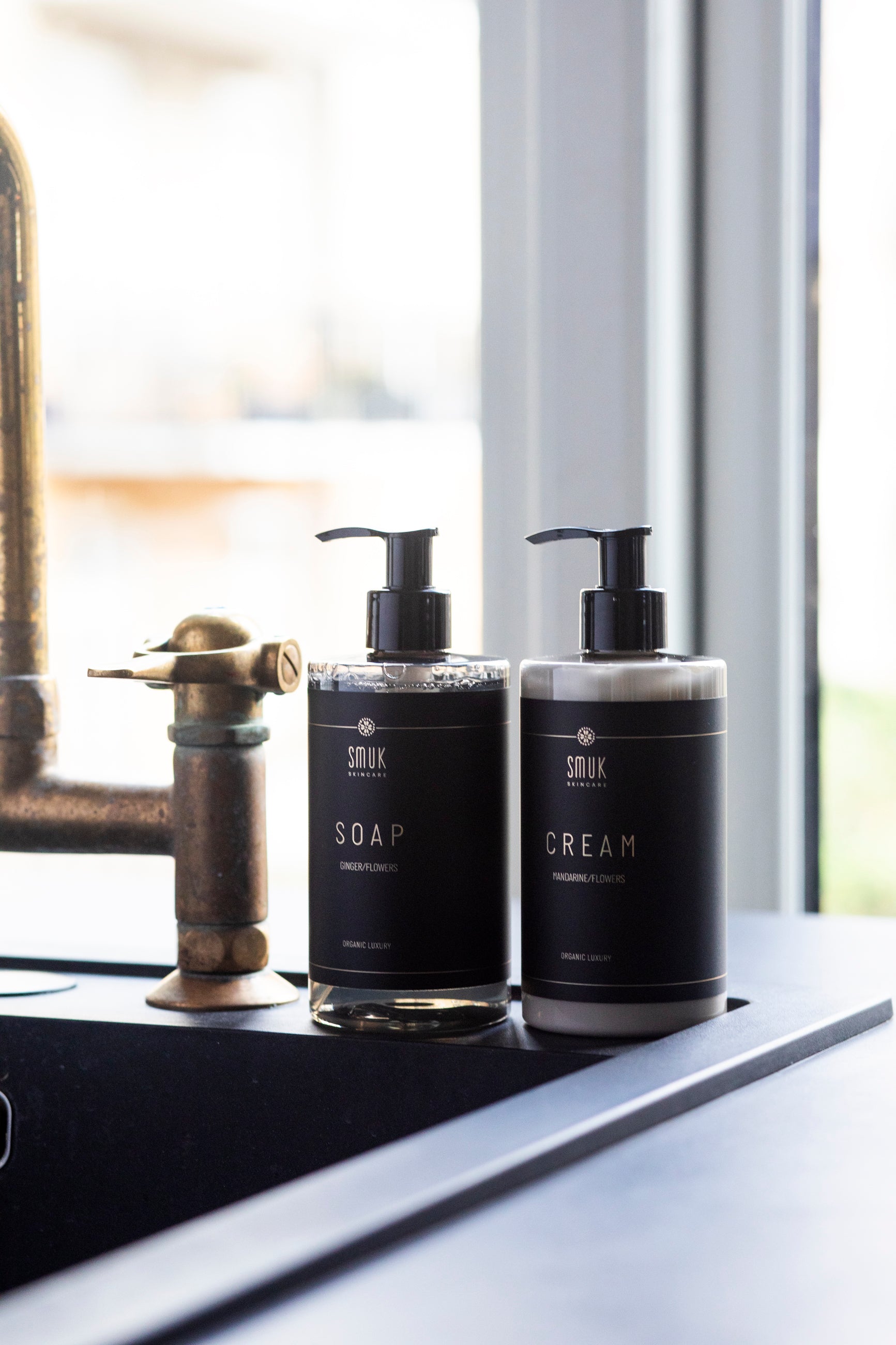 Pumpeflasker med SMUK skincare håndsæbe og håndcreme med mandarin og ingefær