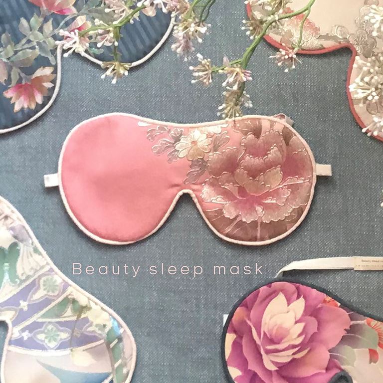 Skønhedssovemasker med forskellige mønstre lavet af vintage silke
